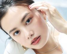 ブロンズゴールドのアイライナーで“かわいい系クール”な目元♪大人顔に似合う夏アイメ