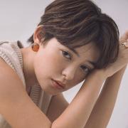 センターパートのトランクスヘアが話題！乾かすだけで決まるナチュラルショート |
