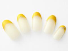 【365日ネイル】マスタードイエローで落ち着きのある艶やかさを…同系色のこなれフレンチ