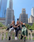 鈴木あや、植野有砂らと初のシカゴ旅に「最高」 野外フェスや本場スタバ満喫