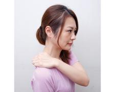 ヘルシーで色っぽい“美デコルテ”を作るためのトレーニングはこれ！｜人気サロンに聞い