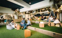 映画鑑賞中に眠れる！「シアターズィー（Theater Zzz）」開業、ホテルではない“泊まれるシア