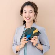 ラデュレ、エスティ ローダー、トムフォード…人気フリーアナウンサーのポーチの中身大公
