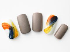 【365日ネイル】かすれアートで軽やかさとモード感を加速！　エッジの効いたチャコールグ