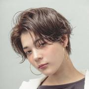 くせ毛の髪型ショートからボブ・ミディアム・ロング｜クセを生かすヘアとなおす方法 |