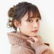         簡単でおしゃれ見えする、抜け感たっぷりのゆるおだんごアレンジ |