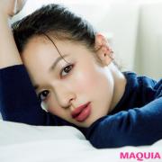         最旬「ニュアンスシルバー」はこう使う！ 色っぽピンクを足してフェミニンに |
