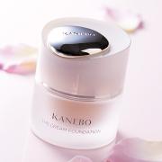 江原道、イプサ、RMK…ツヤ肌をつくる最新クリームファンデ5選｜2019秋冬新作クリームファン