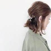 手軽に季節感が出せる♡秋を先取り大人のハーフアップアレンジ -