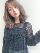今ドキ顔のクールミディは、ラフカール×透け感カラーが決め手 |