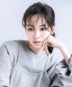 ルナソル、THREE、イプサ…透けキラ青みラメでトレンドリップに変身！ |