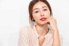 「RMK」の人気コフレでホリデーメイク！ 色彩豊かな冬パステルで水彩画のような印象美人に