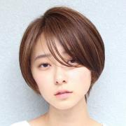 アッシュブラウンで作る大人かわいいヘアカラー｜明るめ・暗めトーン別スタイルをチェッ