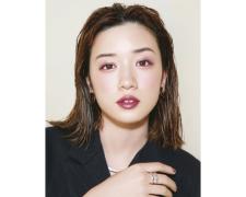 永野芽郁さん SUQQU、ルナソルの“ラベンダー”秋新色コスメで透明感あふれる美人顔に |