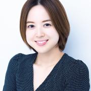 すっぴん風メイクを人気H&Mが直伝！ 髪と眉の色の差がなく見えるメイクテクニック大公