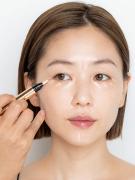 くまには「明るめ」、ニキビには「暗め」コンシーラーが◎ アイシャドウのハイライト使い