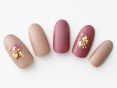 【365日ネイル】温かみのあるエレガントネイルでお祝い♪ 女度高めなローズ×ベージュネイ