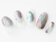 【365日ネイル】軽やかに柔らかく…女度が上がる“塗りかけ”ニュアンスネイル |