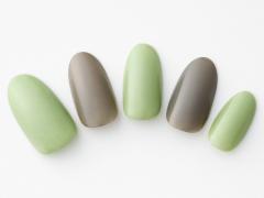 【365日ネイル】色合わせがおしゃれ！　単色塗りでも目を惹くチャコール×スモーキーライム