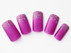 【365日ネイル】微細なカラフルラメで艶やかに…上品華やぎパープルネイル |