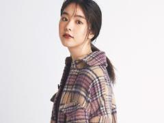 ローラメルシエの“ダークブラウン”リップ07なら、旬のトレンド服が程モードに！｜林 由