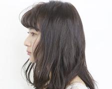 ダークアッシュで暗髪デビュー！ナチュラルな透明感で肌色までキレイにみえちゃう美人カ