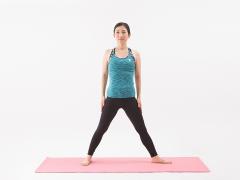 【体幹ヨガ】体幹を意識したヨガでボディバランスを整える〔三角のポーズ〕|＠ビューティ