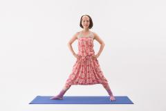 ウエストを引き締めてお腹すっきり‼くびれもGetできるヨガポーズのやり方|＠ビューティー