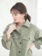         GUのシャツジャケット×簡単ヘアアレンジ   潔いシンプル一つ結びでハンサムな印象に