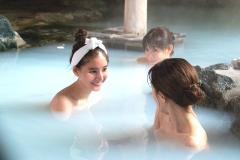 新木優子「モトカレマニア」ユリカのツヤ肌メイクは“素肌感”がカギ＜専属ヘアメイク解