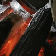 炭を食べる「炭ダイエット」がアメリカで話題 | ビューティーガール