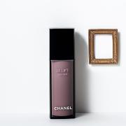 リピ買い間違いなし！ ロングセラーの小顔美容液アイテムに進化版登場！ |