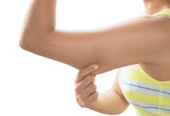 寝る前にサクッとできる！ 二の腕引き締めエクササイズ|＠ビューティーガール