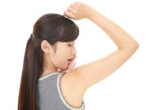 年齢とともに気になる二の腕のたるみ、細くなるの？|＠ビューティーガール