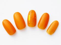 【365日ネイル】クリアな秋色で装いを明るく軽やかに…パッと華やぐ柿色ネイル |