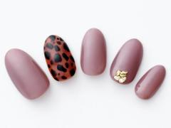 【365日ネイル】ヒョウ柄で抜け感を出して余裕のあるエレガントさを…女度高めな色っぽネ