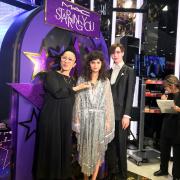 クリスマスコフレ2019♡キラキラポーチ付きの『M・A・C』は売り切れ必至 -