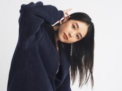 ヴィセ アヴァンの“渋明色”リップなら、大人めシンプル服がフレッシュに！｜林 由香里メ