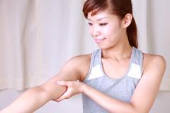 二の腕痩せを叶える！ セルライトを撃退するマッサージ方法とは？|＠ビューティーガール