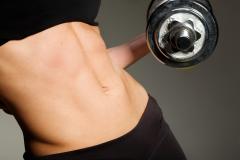 腹筋を鍛えるなら自宅？or ジム？ おすすめの筋トレ器具をご紹介！|＠ビューティーガール