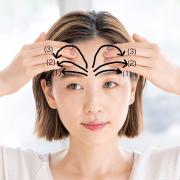 シワ用美容液、半顔マスク、マイクロニードル…美容賢者の「眉間のシワ」改善スキンケア