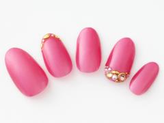 【365日ネイル】パーティスタイルの主役に♪　ピンク×ビジューのゴージャスネイル |