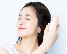 ミストコスメで潤いや香りをいつでも纏える！ポーチのマストアイテムです♪ |