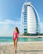 エンリケ「1泊130万円空間」ドバイの豪華水中ホテルを公開 「旦那さんと一緒に旅行」反響続