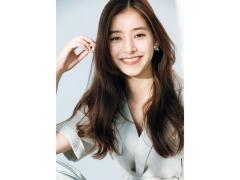 女優・新木優子さんが表紙に初登場した3月号。彼女の考える透明感とは？ |