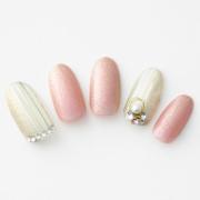 【365日ネイル】今年も輝かしい1年になるように…新年にふさわしい繊細なきらめきのシャン