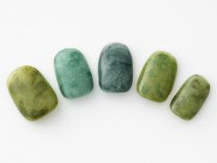 【365日ネイル】注目のグリーンをいち早く！　ハッピーを呼び込むオーロラグリーンネイル