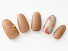 【365日ネイル】こっくりベージュに抜け感と色っぽさを…女らしさを引き出すマーブルネイ