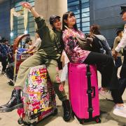 E-girls須田アンナ＆YURINO、フィリピンで正月休み満喫 「姉妹みたい」仲良し2ショットに反響