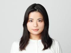 サイドの髪を抑えつつ手軽に今っぽく♪｜縦長フォルムを意識した旬の太めカチューシャア